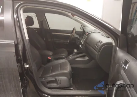 2010 Volkswagen Jetta Limited Edition z USA, uszkodzony, nr VIN 3VWAZ7AJ8AM116603